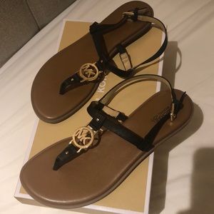 New Michael Kors Sondra thongs sz 9 black